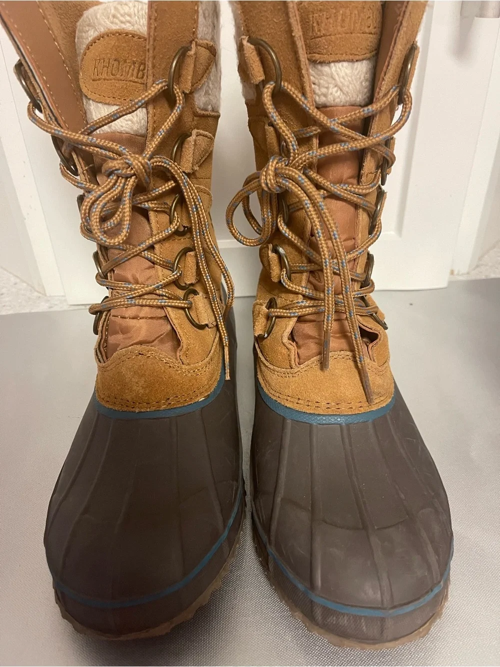 KHOMBU Women’s Brown and Tan Waterproof Lace-Up Winter Boots Suede & Rubber Sz 9